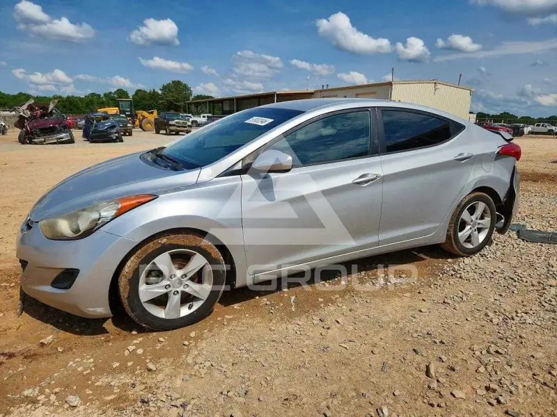 2013 Hyundai Elantra photo