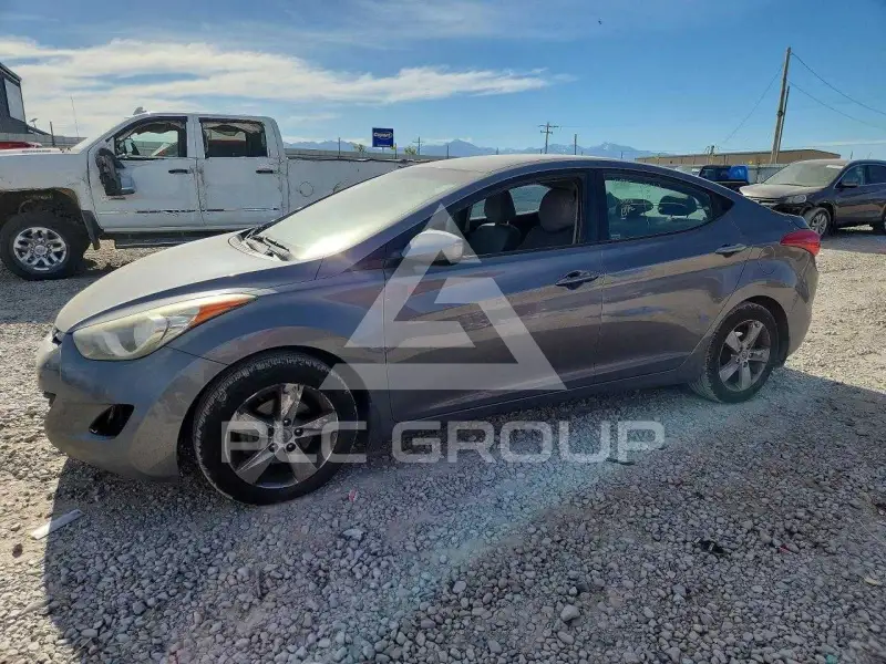 2013 Hyundai Elantra photo