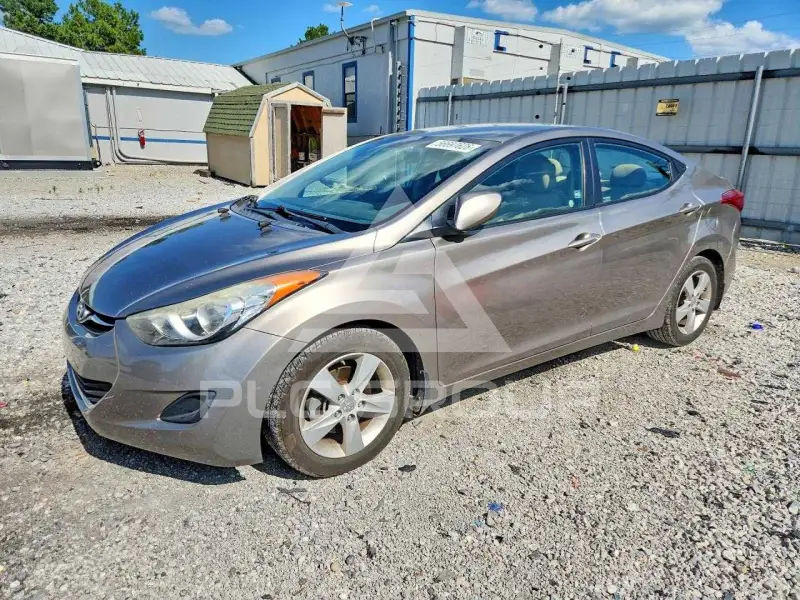 2013 Hyundai Elantra photo