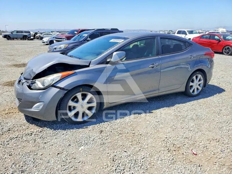 2013 Hyundai Elantra photo