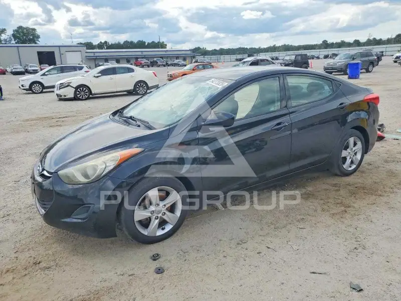 2013 Hyundai Elantra photo