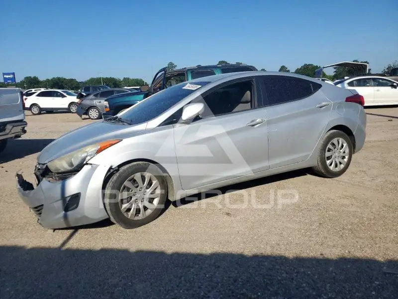 2013 Hyundai Elantra photo