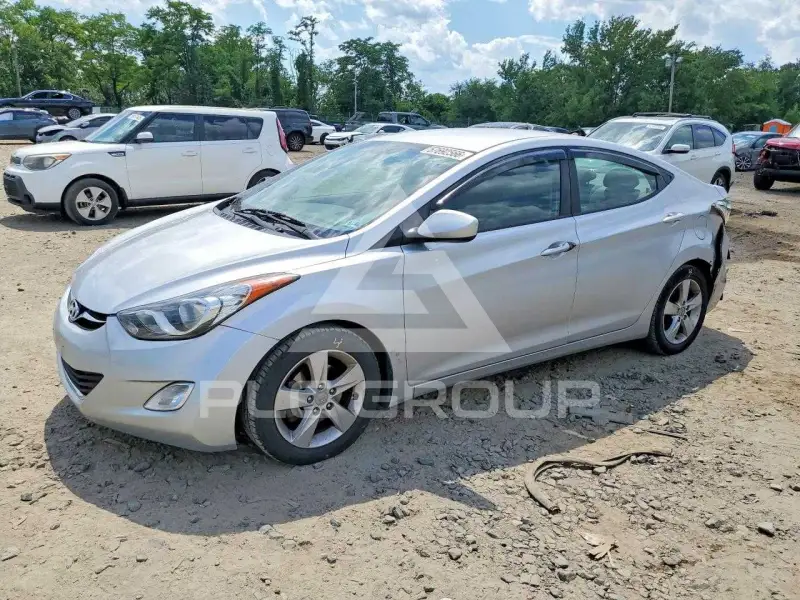 2013 Hyundai Elantra photo