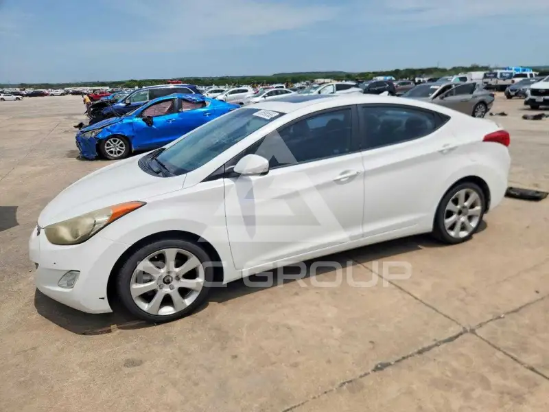 2013 Hyundai Elantra photo