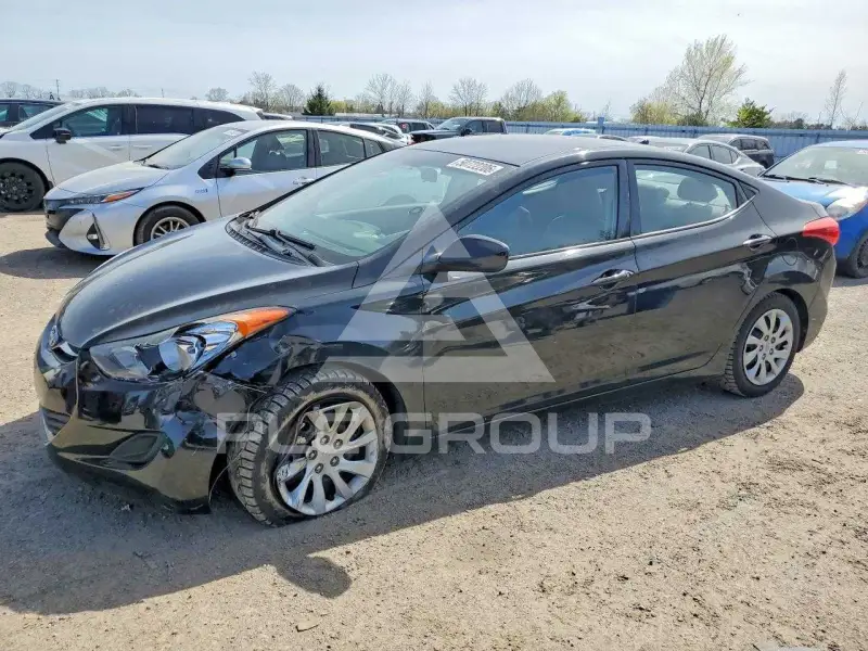 2013 Hyundai Elantra photo