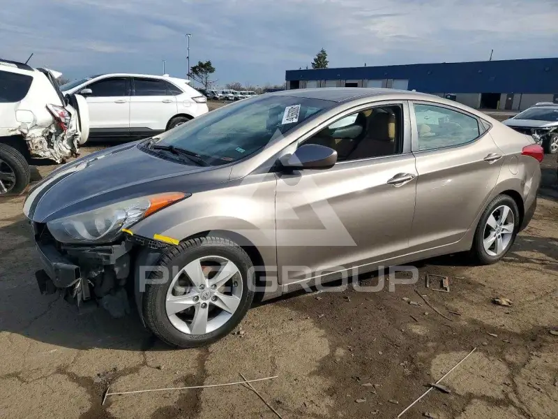 2013 Hyundai Elantra photo