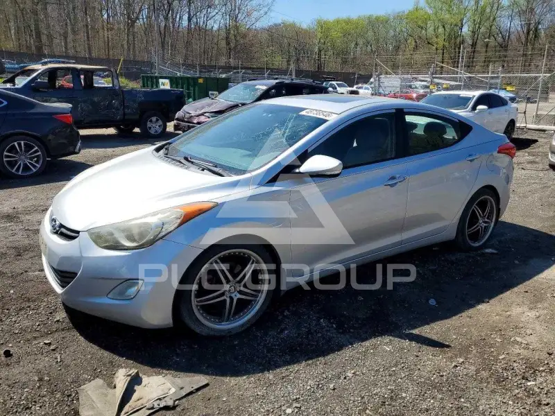 2013 Hyundai Elantra photo