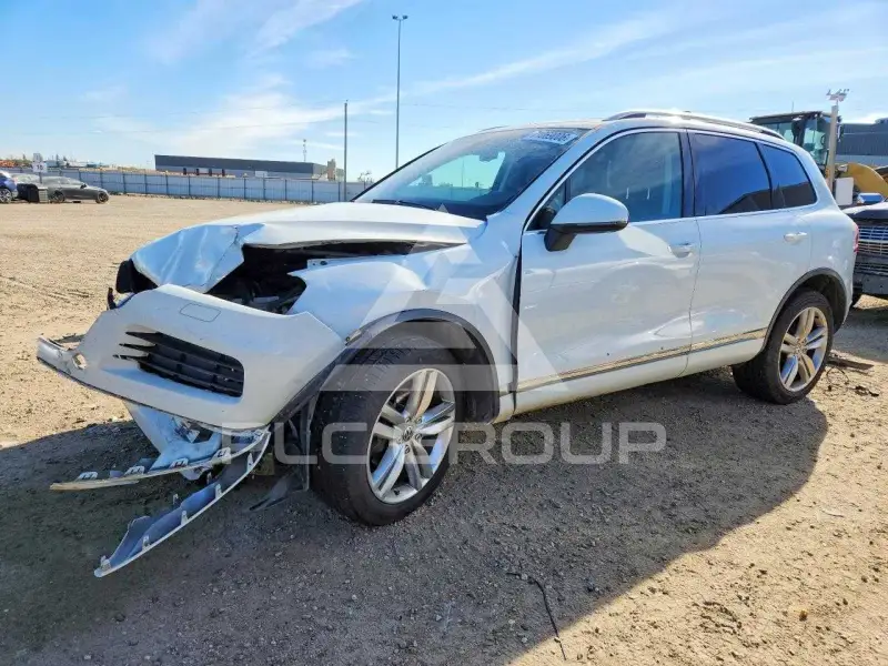 2013 Volkswagen Touareg photo