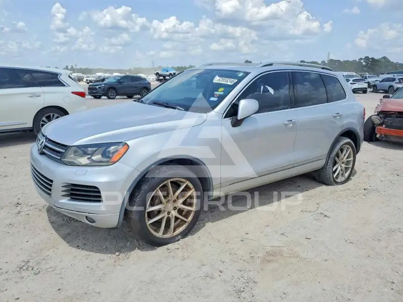 2013 Volkswagen Touareg фото