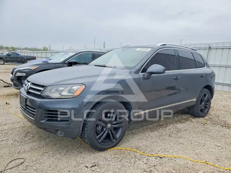 2013 Volkswagen Touareg photo