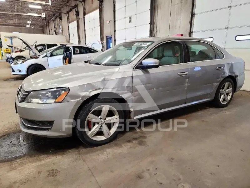 2013 Volkswagen Passat photo
