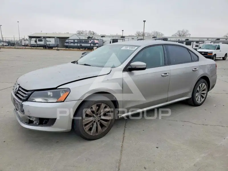 2013 Volkswagen Passat photo