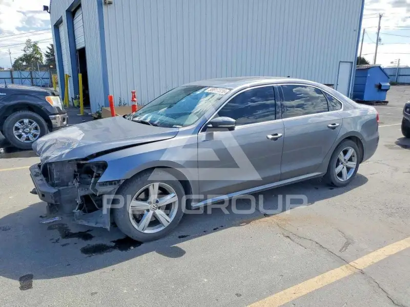 2013 Volkswagen Passat photo
