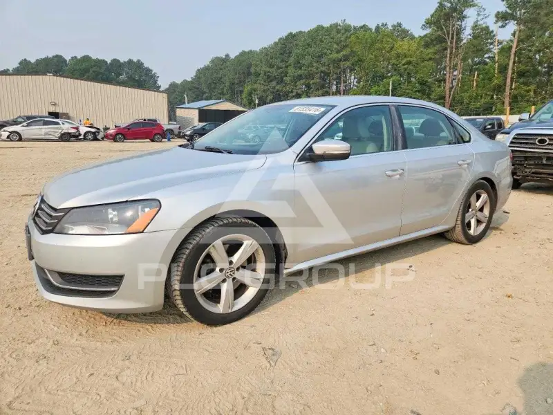 2013 Volkswagen Passat photo