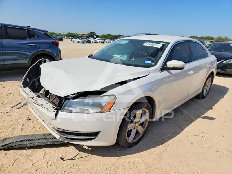 2013 Volkswagen Passat photo