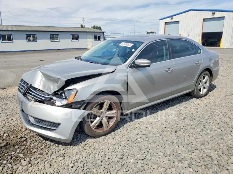 2013 Volkswagen Passat photo