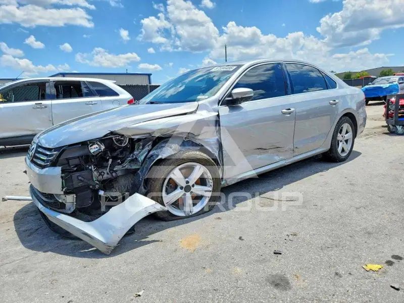 2013 Volkswagen Passat photo
