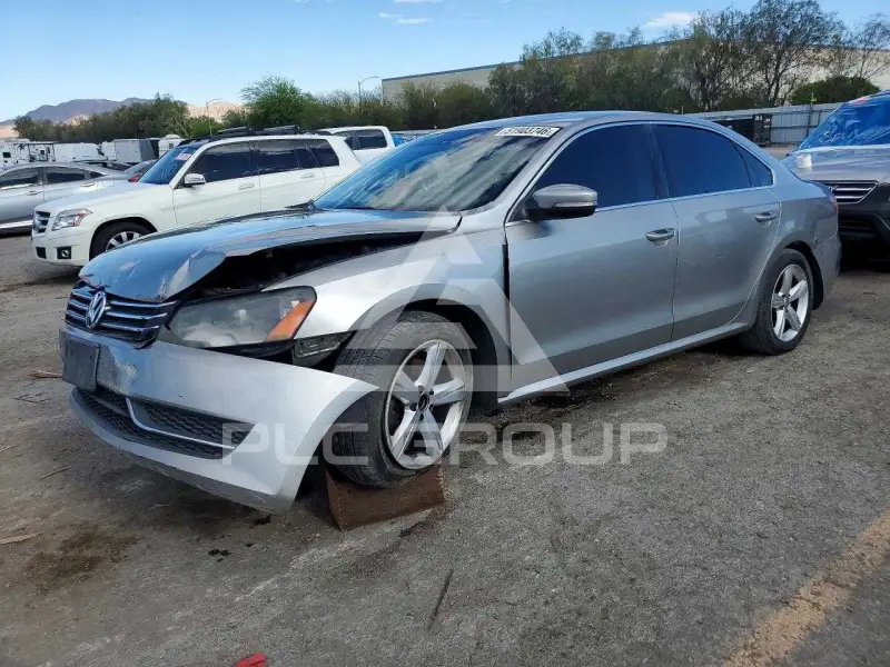 2013 Volkswagen Passat photo