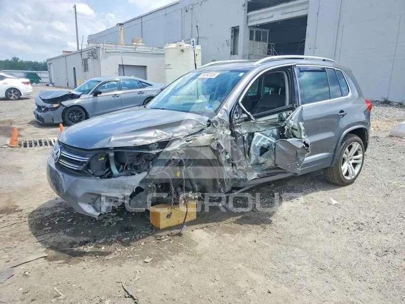 2013 Volkswagen Tiguan photo