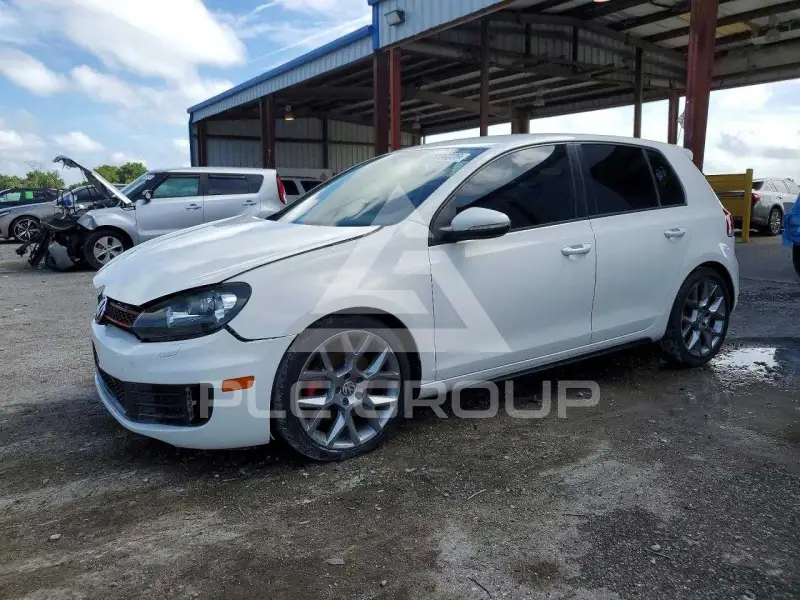 2013 Volkswagen GTI photo