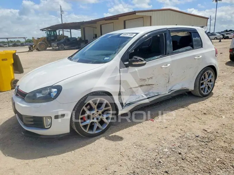 2013 Volkswagen GTI photo