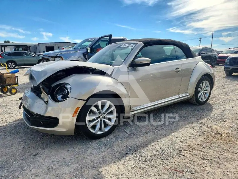 2013 Volkswagen BEETLE фото