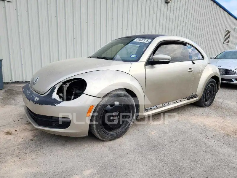 2013 Volkswagen BEETLE фото