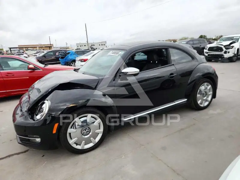 2013 Volkswagen BEETLE фото