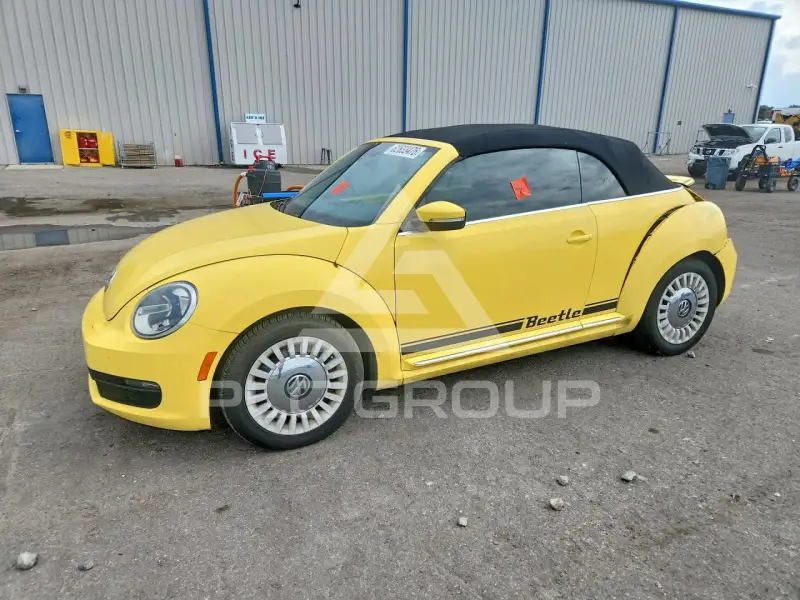 2013 Volkswagen BEETLE фото