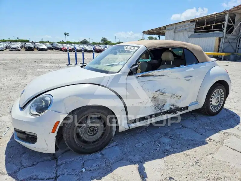 2013 Volkswagen BEETLE фото