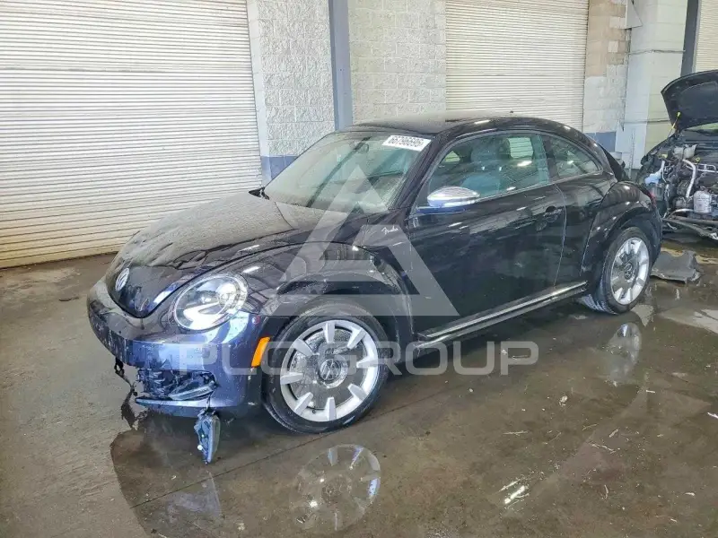2013 Volkswagen BEETLE фото