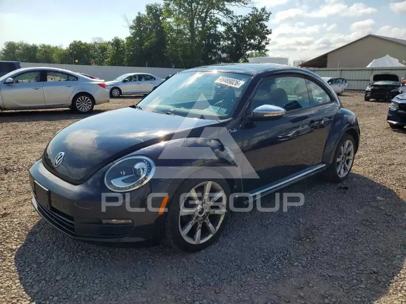 2013 Volkswagen BEETLE photo