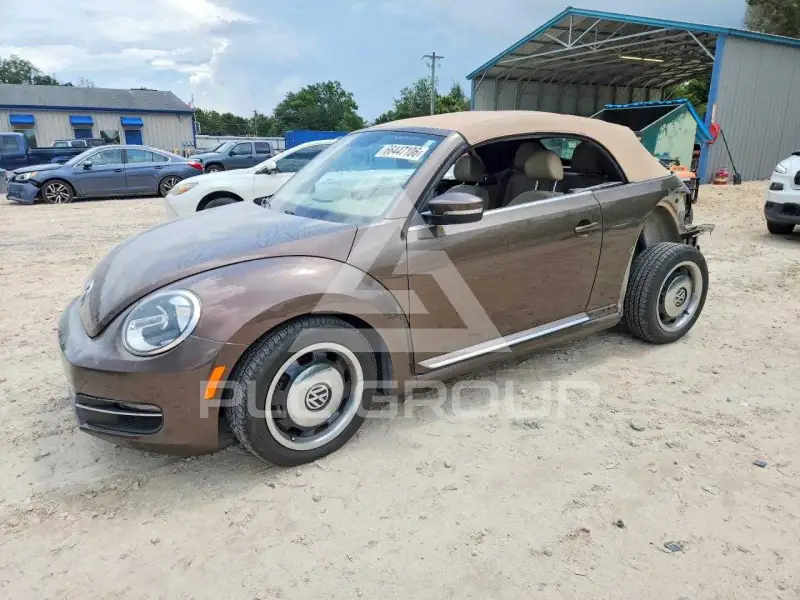 2013 Volkswagen BEETLE photo