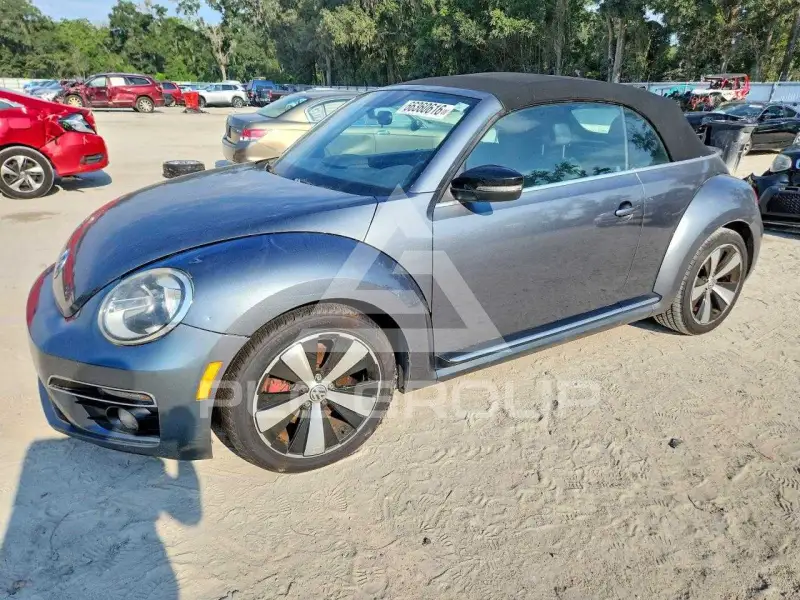 2013 Volkswagen BEETLE photo