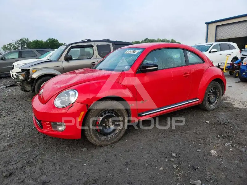 2013 Volkswagen BEETLE фото