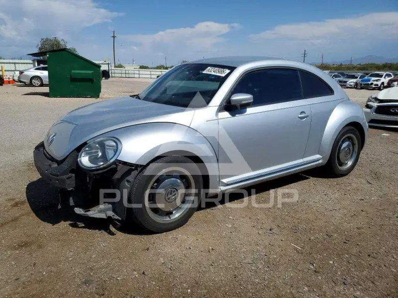 2013 Volkswagen BEETLE photo
