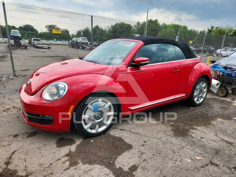 2013 Volkswagen BEETLE photo
