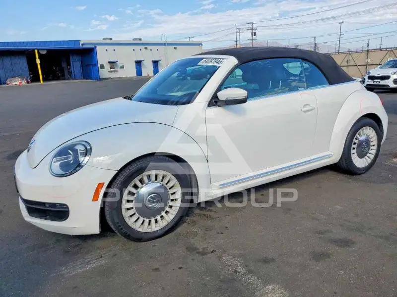 2013 Volkswagen BEETLE фото