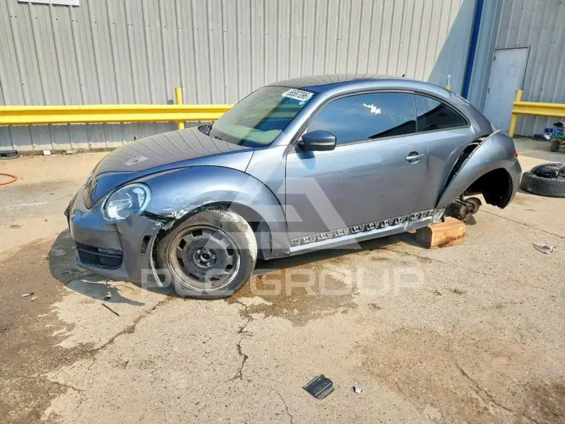 2013 Volkswagen BEETLE фото