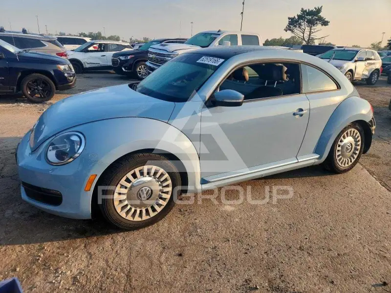 2013 Volkswagen BEETLE photo