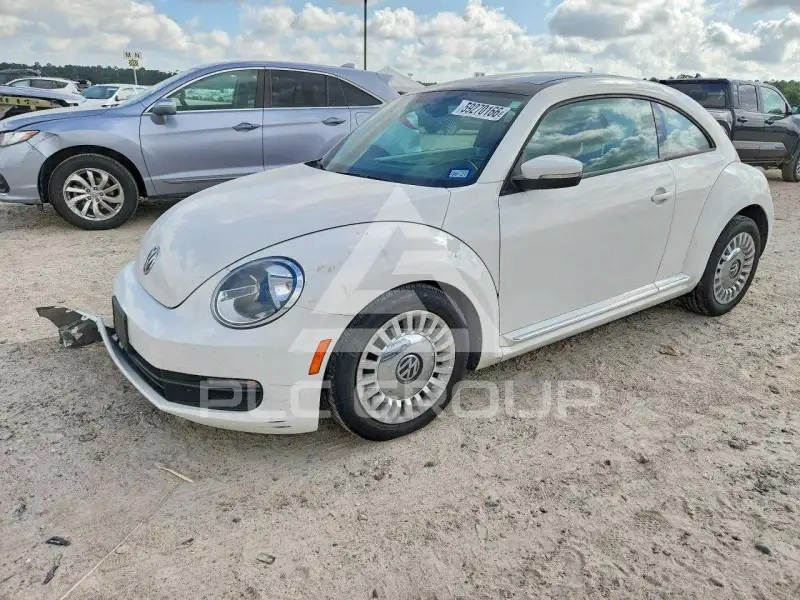 2013 Volkswagen BEETLE photo
