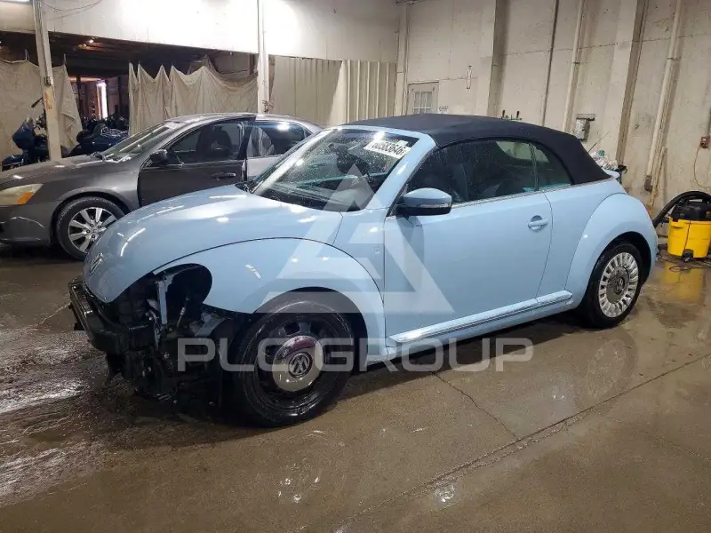 2013 Volkswagen BEETLE photo