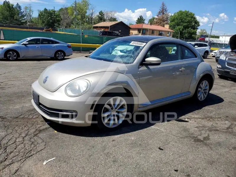 2013 Volkswagen BEETLE фото