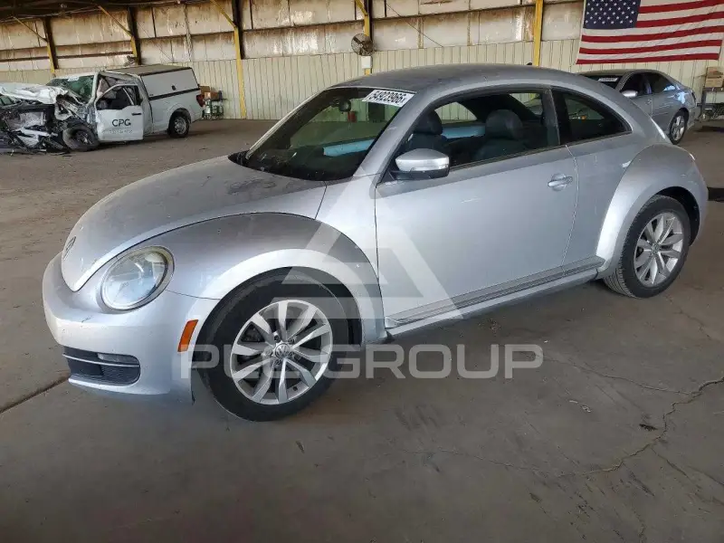 2013 Volkswagen BEETLE photo