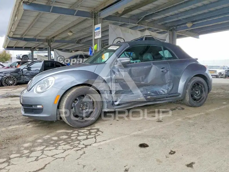 2013 Volkswagen BEETLE фото