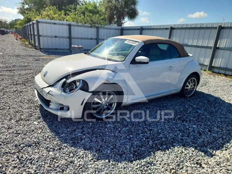 2013 Volkswagen BEETLE photo