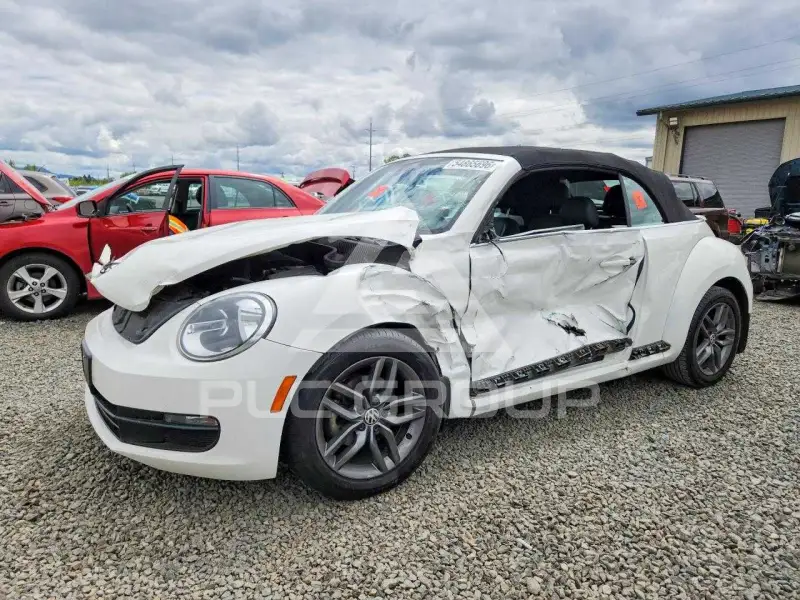 2013 Volkswagen BEETLE фото