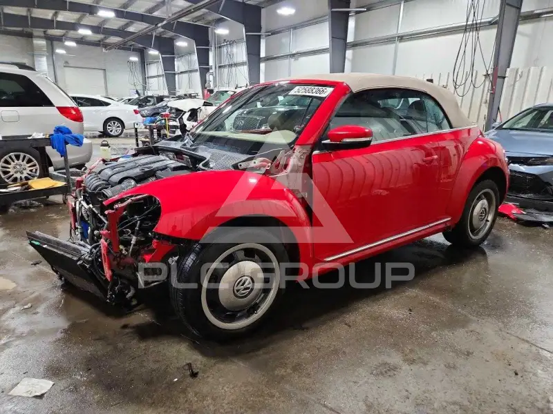 2013 Volkswagen BEETLE фото