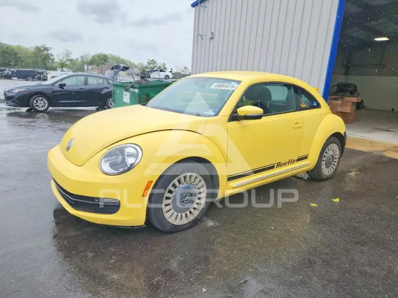 2013 Volkswagen BEETLE фото