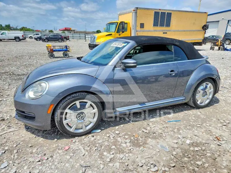 2013 Volkswagen BEETLE photo